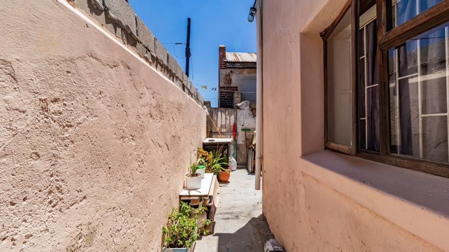 2 Bedroom Property for Sale in Woodstock Western Cape